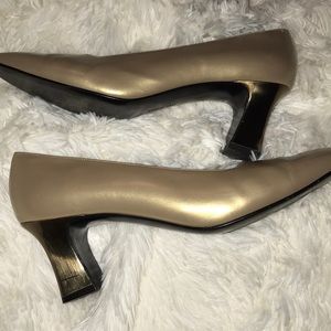 💛Ferragamo heels size 8💛